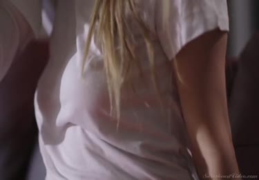 Sporco video porno con la grEe donna nuda cadente Cadence Lux e Reagan Foxx